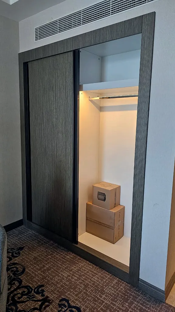 Four-Star Hotel, Dubai: detail 2